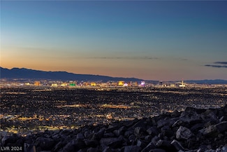 555 Rock Peak Dr, Henderson, NV 89012