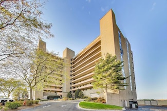 100 Lake Shore Dr Unit 806, Michigan City, IN 46360