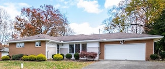 8 Sunnybrook Dr, New Castle, PA 16105