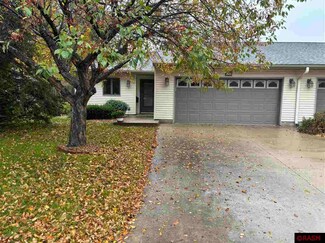 1826 1826 W Welco Dr, St. Peter, MN 56082