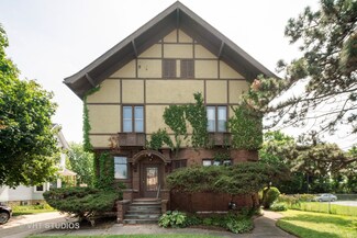 449 N Lake St, Aurora, IL 60506