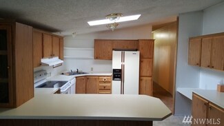 7701 Hardeson Rd, Everett, WA 98203