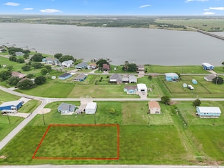 102 Calumet Dr, Palacios, TX 77465