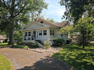 927 Hurt St, Slater, MO 65349