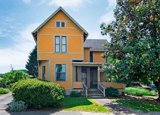 162 Monroe St N, Alderson, WV 24910
