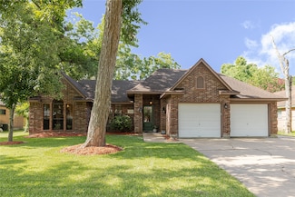214 Balsam St, Lake Jackson, TX 77566