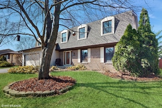 946 Arkansas Dr, Elk Grove Village, IL 60007