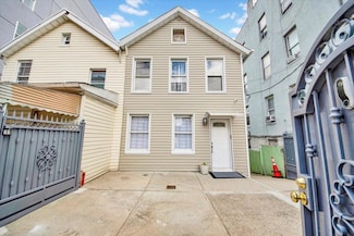 735 E 216th St, Bronx, NY 10467