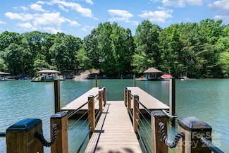 353 Whippoorwill Rd, Mooresville, NC 28117
