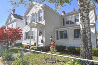 9 8th St, Waterford, NY 12188