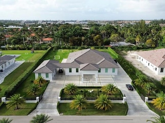 9781 NW 131st St, Hialeah Gardens, FL 33018