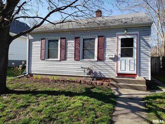 3236 Sunnyside Ave, Davenport, IA 52802