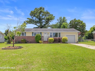 107 Tower Dr, Jacksonville, NC 28546
