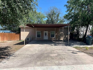 208 W Chapoy St, Del Rio, TX 78840