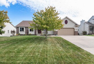 1944 Awixa St NW, Grand Rapids, MI 49534