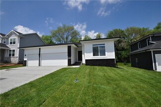 10017 Powell Ave, Johnston, IA 50131