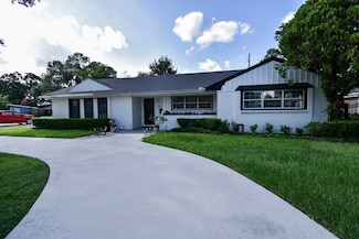 5666 Overbrook Ln, Houston, TX 77056