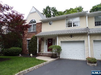 20 Carriage Ln, Ridgewood, NJ 07450