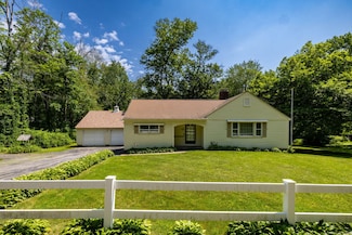 71 Hennequin Rd, Columbia, CT 06237