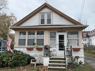 16 Bellevue Place, New London, CT 06320