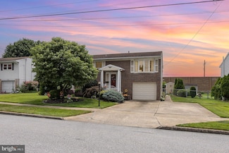 4622 S Clearview Dr, Camp Hill, PA 17011