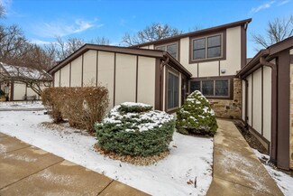 25 White Oak Cir, Saint Charles, IL 60174
