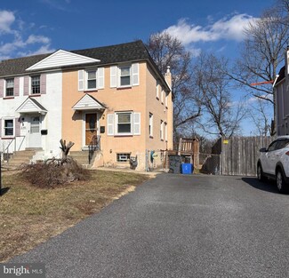 242 Crum Creek Dr, Woodlyn, PA 19094