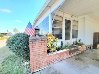 932 Strongbox Ln, North Fort Myers, FL 33917