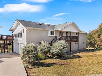 2010 Lakeshore Dr, Canyon Lake, TX 78133