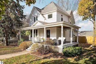 512 Fifth St, Traverse City, MI 49684