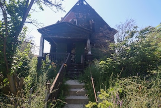 3061 N 28th St, Milwaukee, WI 53210