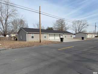 1204 W Hendrickson St, Marion, IL 62959