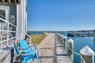 8 Oyster Point, Greenport, NY 11944