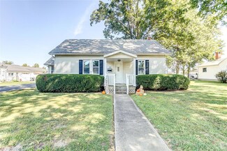 809 W Maple St, Nashville, IL 62263