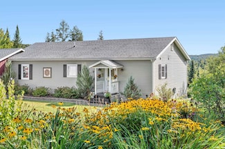 80 Center Rd, Hardwick, VT 05843