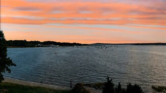 31 Cove St, Swansea, MA 02777