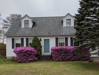 31 Longmeadow Dr, Veazie, ME 04401