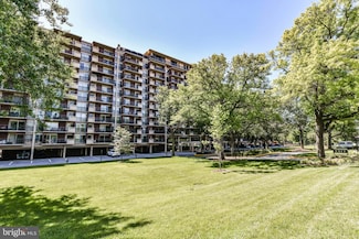 1300 Army Navy Dr Unit 817, Arlington, VA 22202