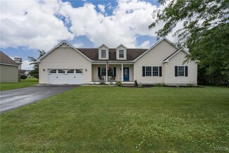 308 Dodge Ave, Sackets Harbor, NY 13685