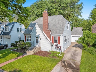 114 S Buchanan St, Green Bay, WI 54303