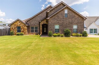 61 N Shore Cir, Waco, TX 76708