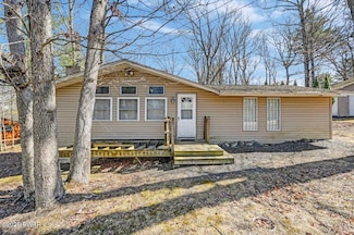 108 Chestnut St, Dingmans Ferry, PA 18328