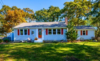 58 Flicker Ln, West Yarmouth, MA 02673