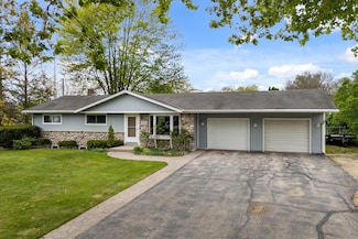 137 Edmaro St, Fredonia, WI 53021