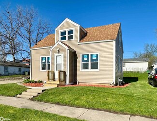 105 S 13th St, Marshalltown, IA 50158