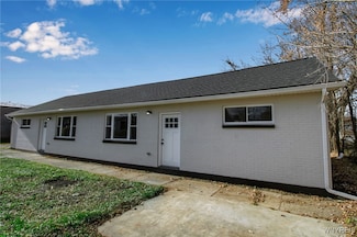 24 Commercial St, Hamburg, NY 14075