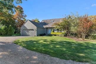45 Huckleberry Ln, East Hampton, NY 11937