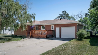 422 6th Ave NE, Hazen, ND 58545