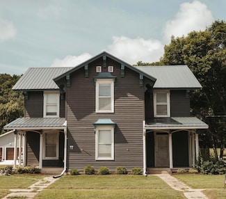 307 N 1st St, Elkader, IA 52043