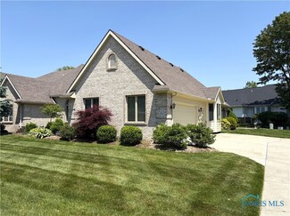 210 Willowood Cir, Bowling Green, OH 43402